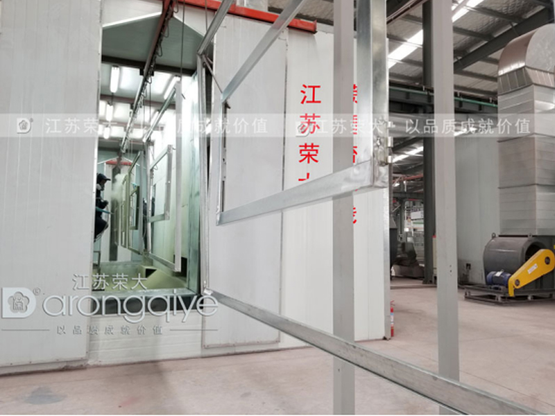 公交候車亭廠家噴塑流水線原來長(zhǎng)這樣配圖二