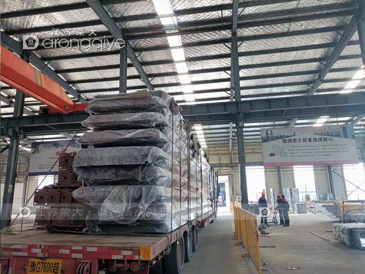 榮大候車亭發(fā)貨案例