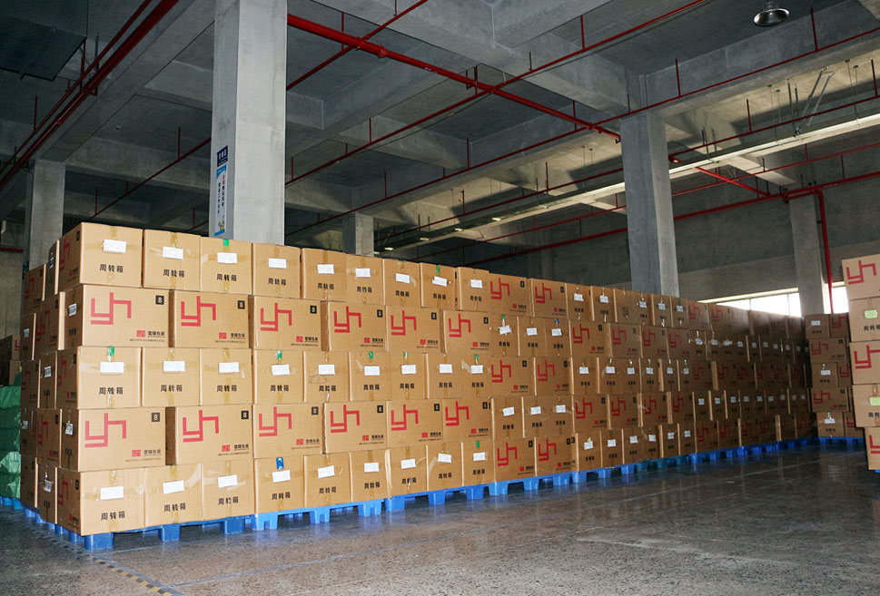 強大的物流保證化妝品包裝瓶準時交貨